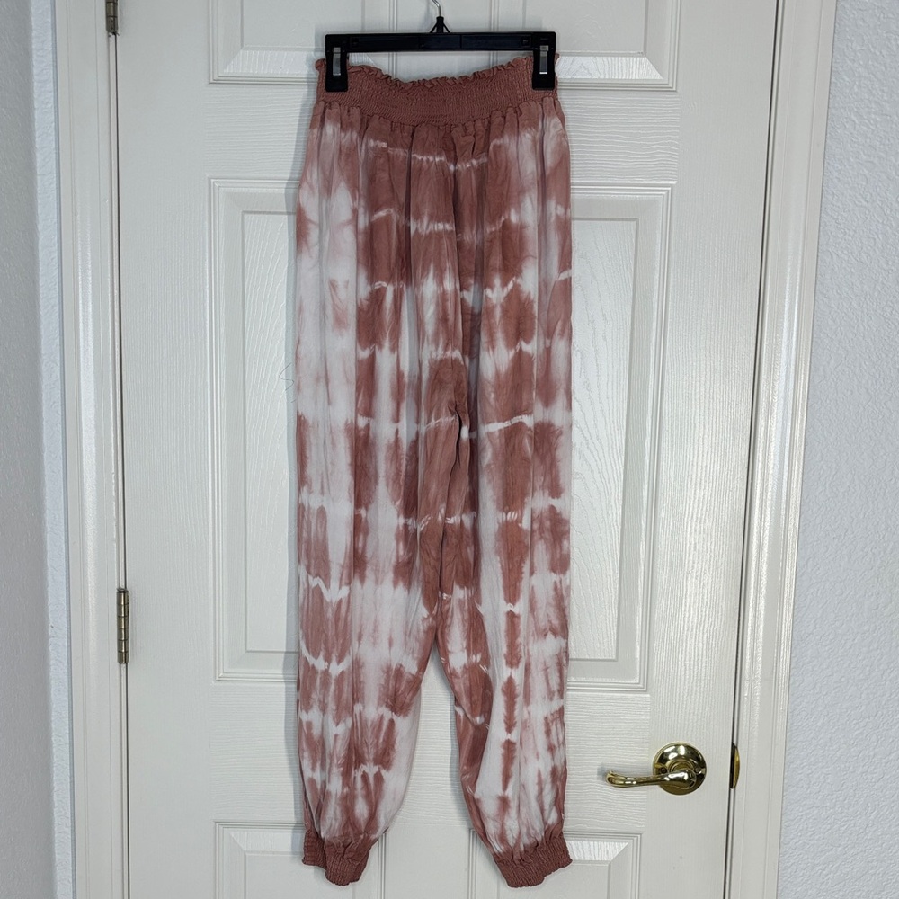 American Eagle Outfitters Tie-Dye Joggers in Pink and White - Picture 7 of 12
